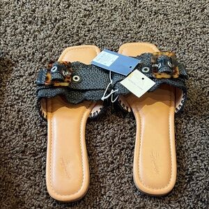 NWT Black and Tan Slide Sandals